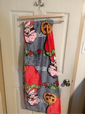 Strawberry Shortcake Halloween Pumpkin Plush Throw